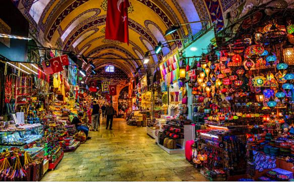 İzmir, Tarihi Kemeraltı Çarşısı